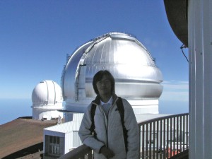 Hanin di depan teleskop Hawaii