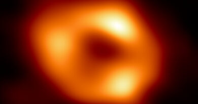 Foto pertama Sgr A*, lubang hitam supermasif di pusat galaksi Bimasakti. Sumber: ESO/EHT Collaboration